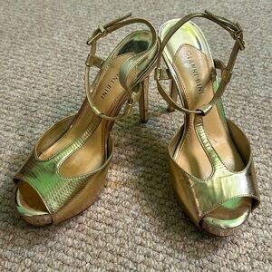Gianni Bini size 8 strappy gold town dressy platform